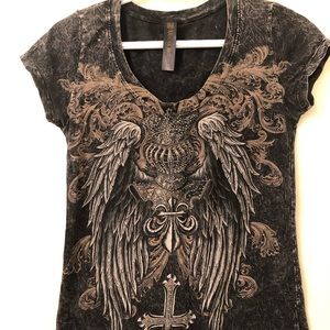 Graphic v-neck t-shirt